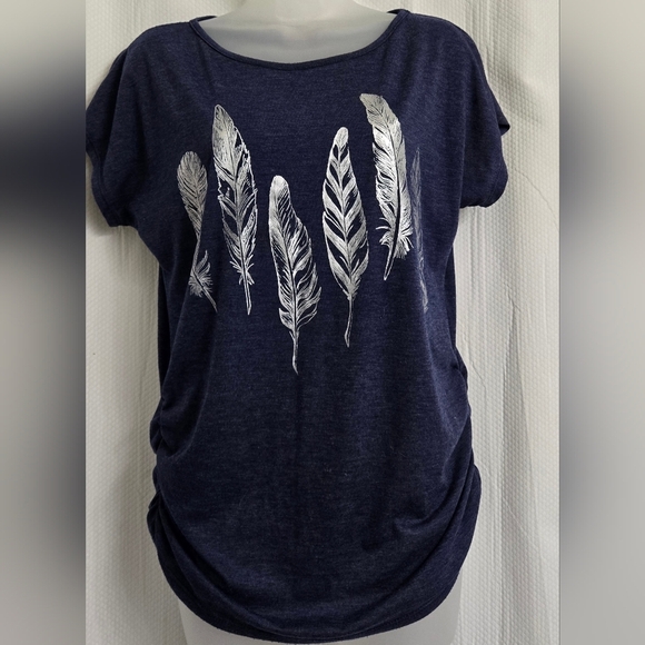 SJS Tops - 🖤 SJS Blue Graphic Feather Short Sleeve Tee